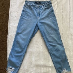 Hollister Curvy High Rise Mom Jean